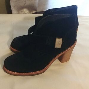 Ugg Australian boots sz.7 ladies black suede with 3.5"  heels...Nice boots